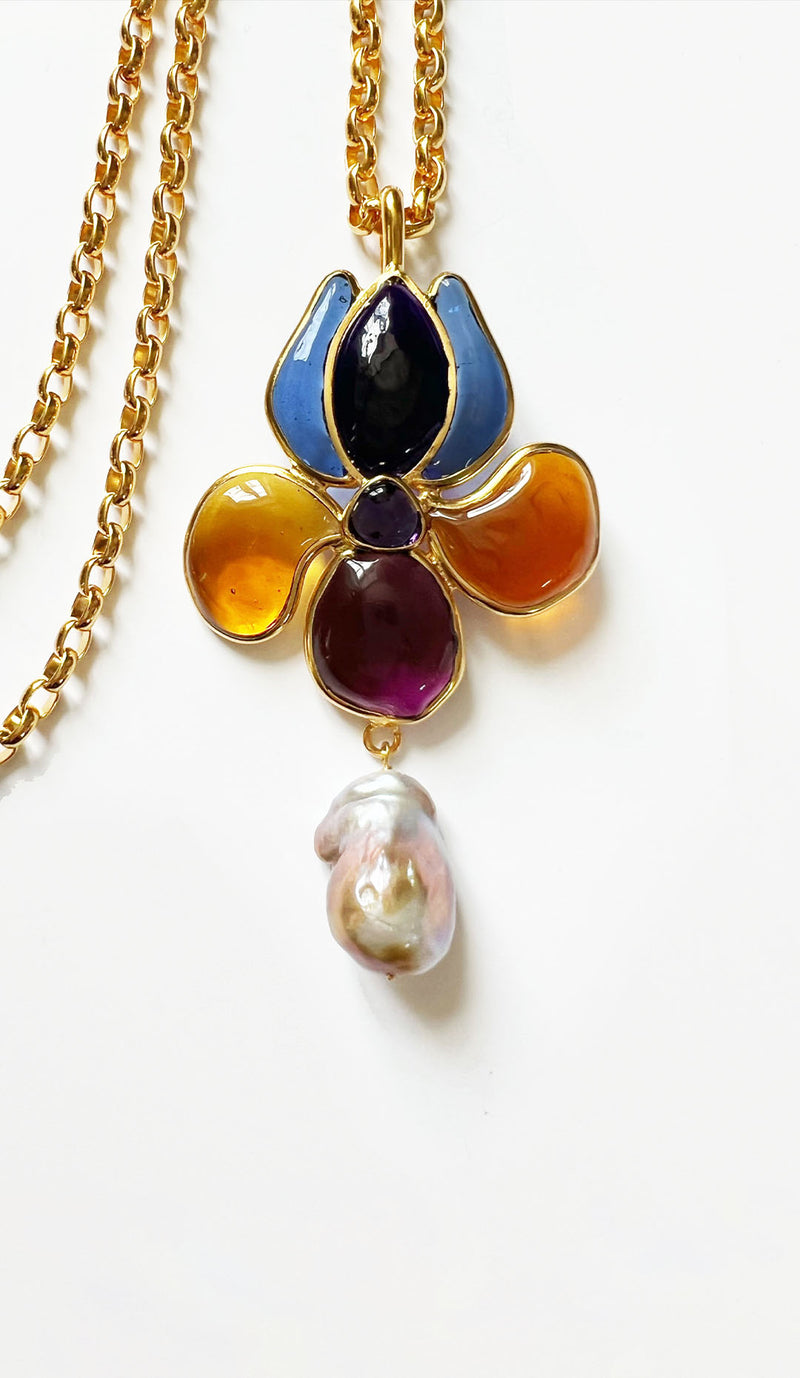Iris Pearl Pendant on a Chain