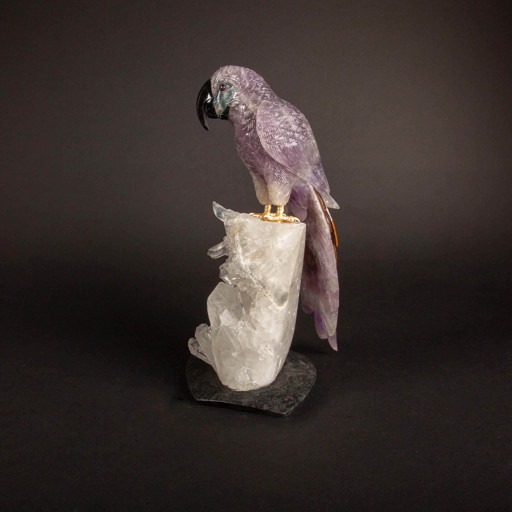 アメジストクラスター　鳥　1.5㎏ Carved Amethyst Parrot Mounted on an Rock Crystal Cluster 10.5