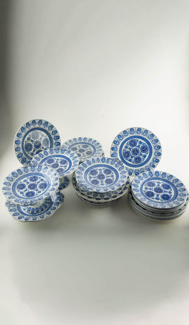 Vintage Wedgwood Service of 38 pieces, Marigold Blue