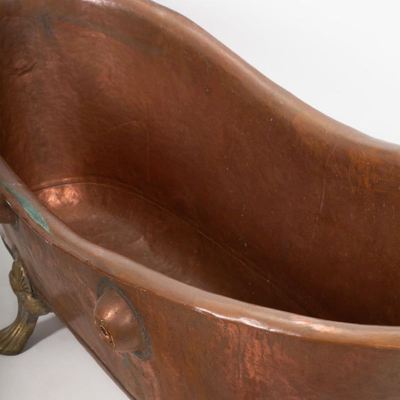 Late 19th–Early 20th Century Hand-Hammered Copper Bath Tub