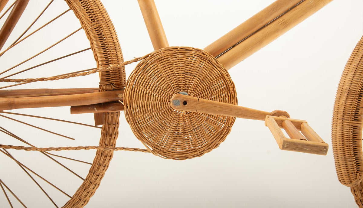 Vintage Wicker Wheel Wonder – 6-Foot Display Bicycle