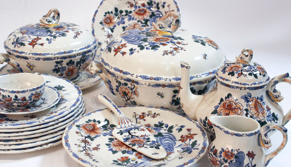 Large Gien Faience "Coq" Pattern Dinner Service, France, Early 20th Century